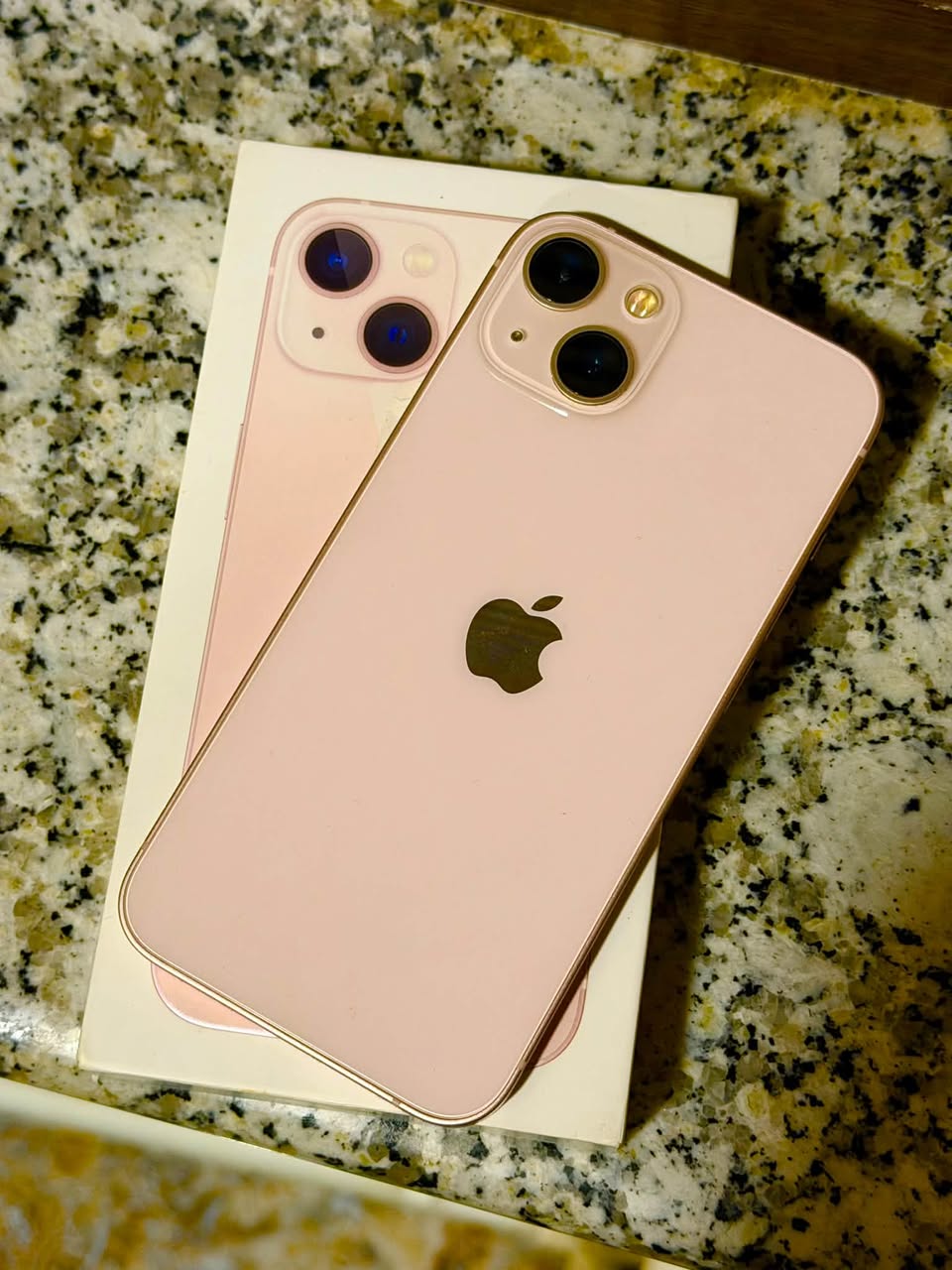 iPhone 13 Pink, 128 GB; battery health 78%. Ideal - 650₾