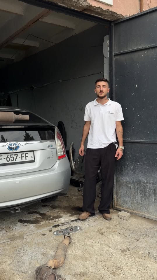 Əlaqə məlumatınızı buraxın və bizim komanda