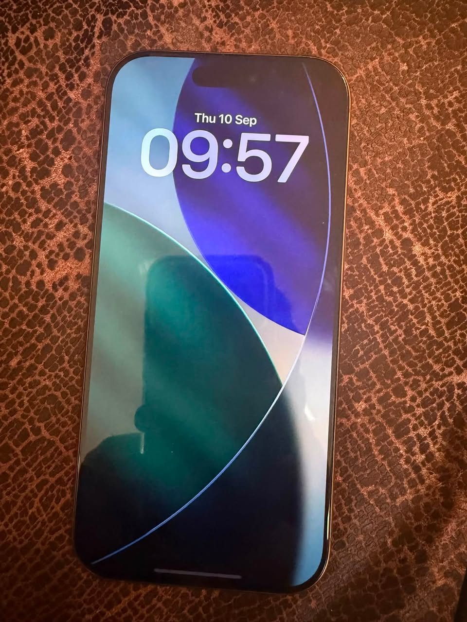 iPhone, battery is 92%