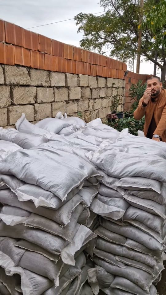 Torfların satışı Bakü şehri Bayıl kasabası