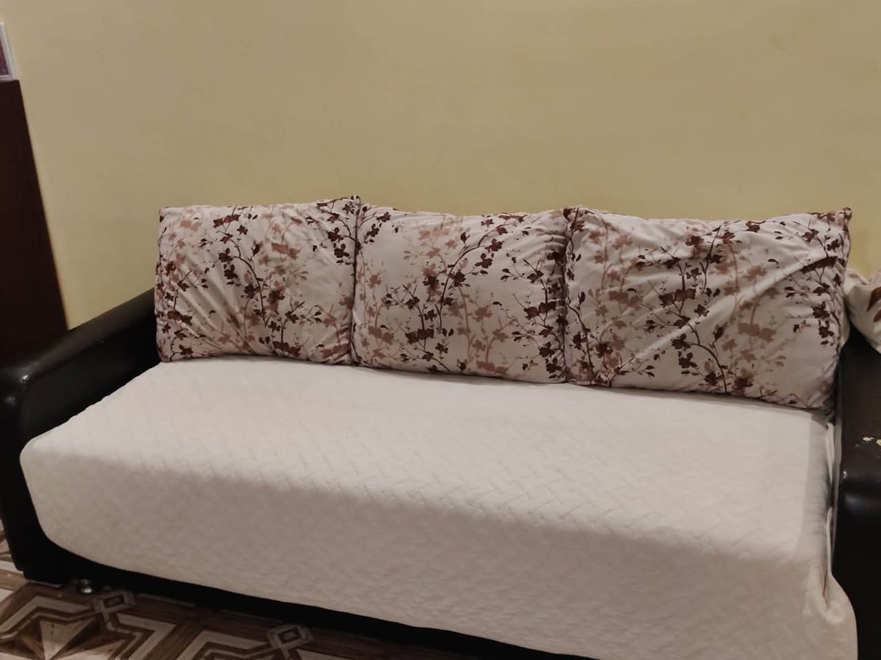Օգտագործված բազմոց 2 բազկաթոռով