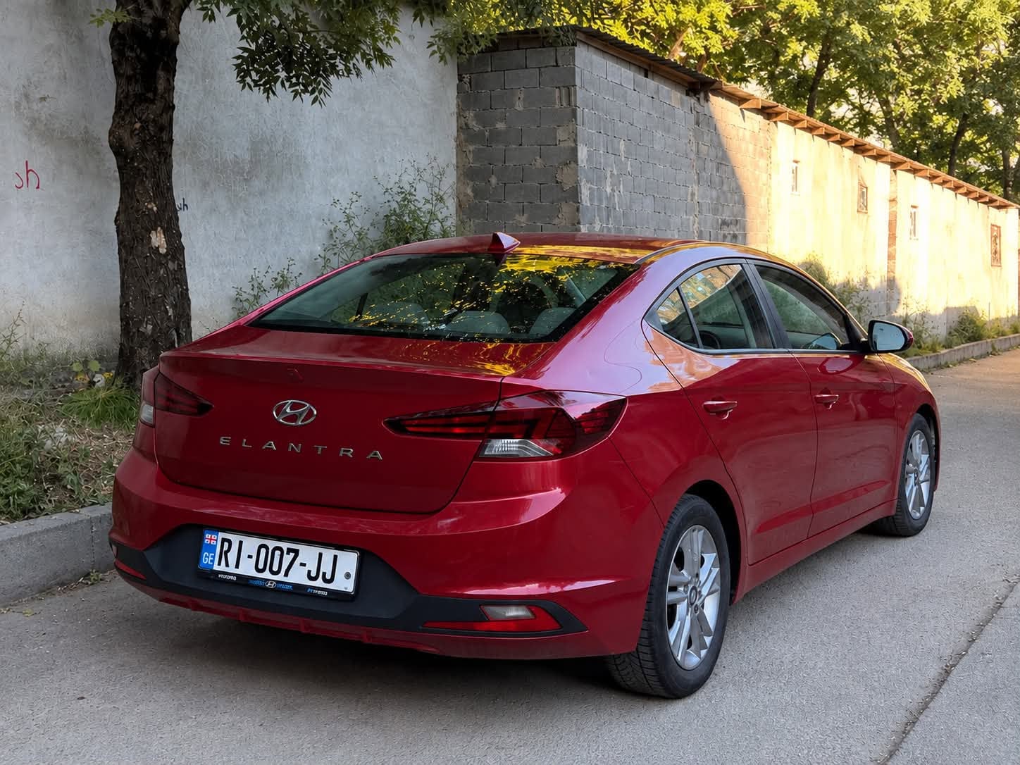 Hyundai Elantra 2019 — $8,000