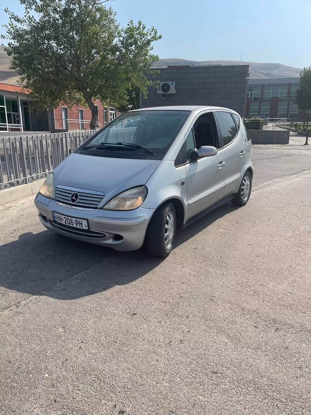 Იყიდება. 2005 წლიანი 1.6 ძრავით, 1700$$
