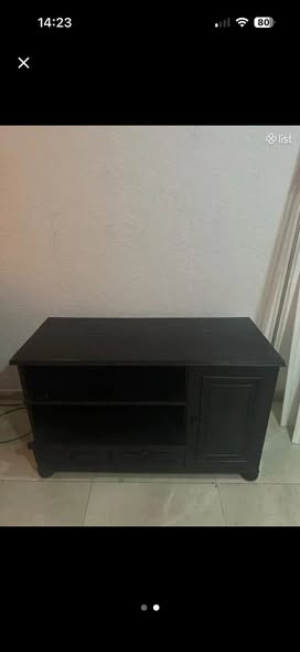Tünd ağacdan şkaf