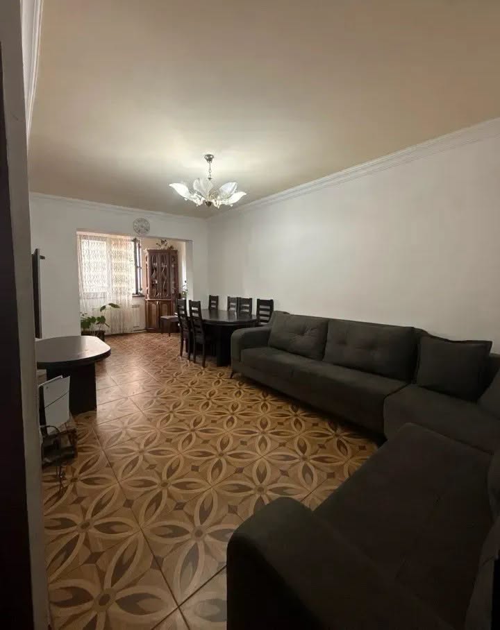 Satılır 4 otaqlı mənzil, İrəvan — $143,000