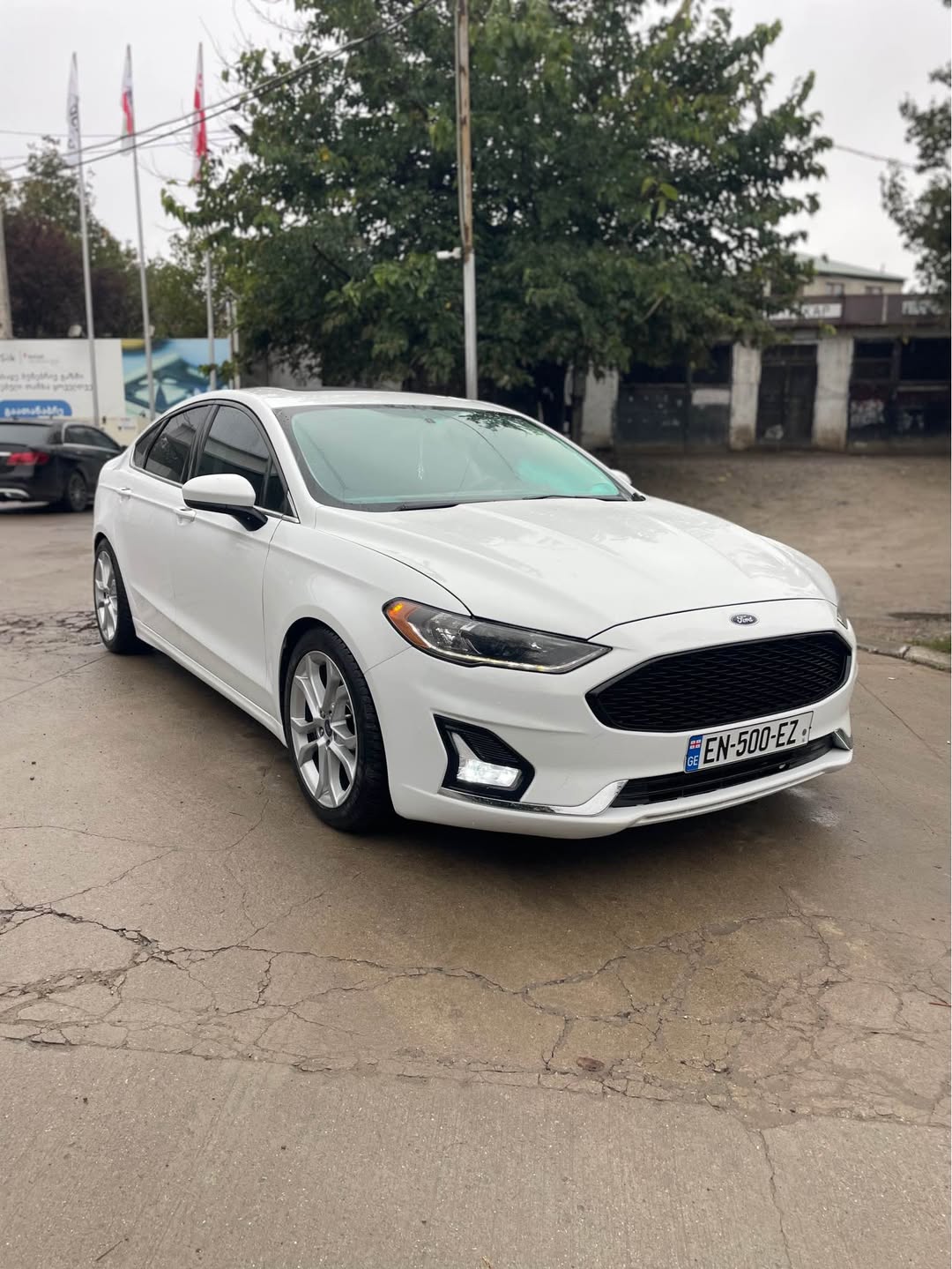 2016, 2.0 Hybrid avtomobil satılır