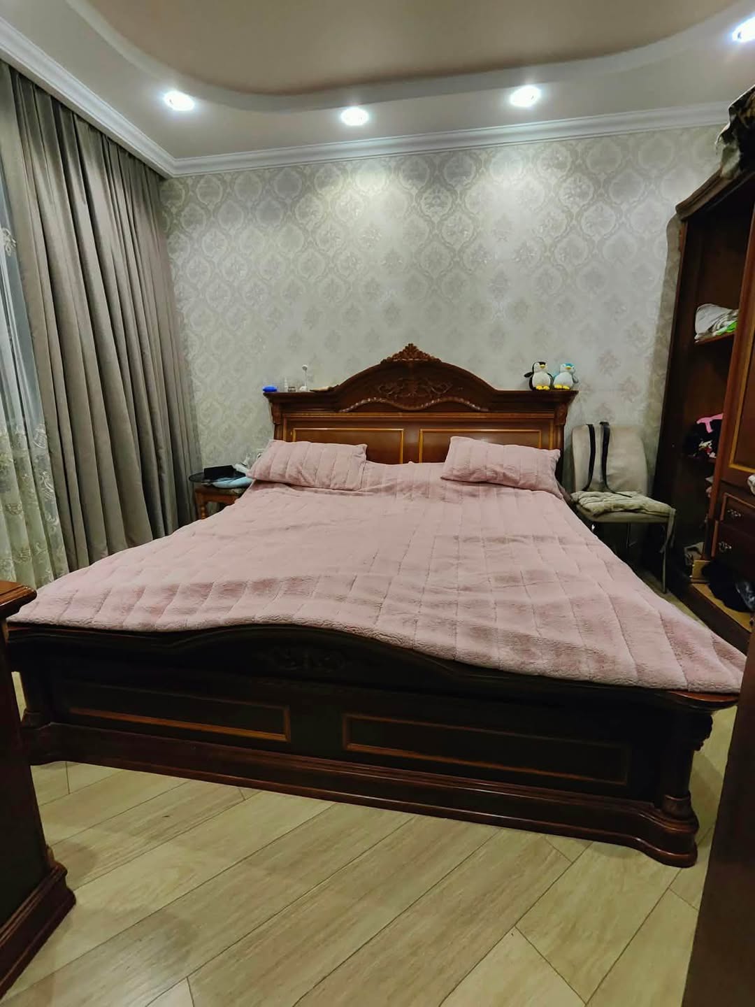 Meoradi sadzinebeli, wooden bed