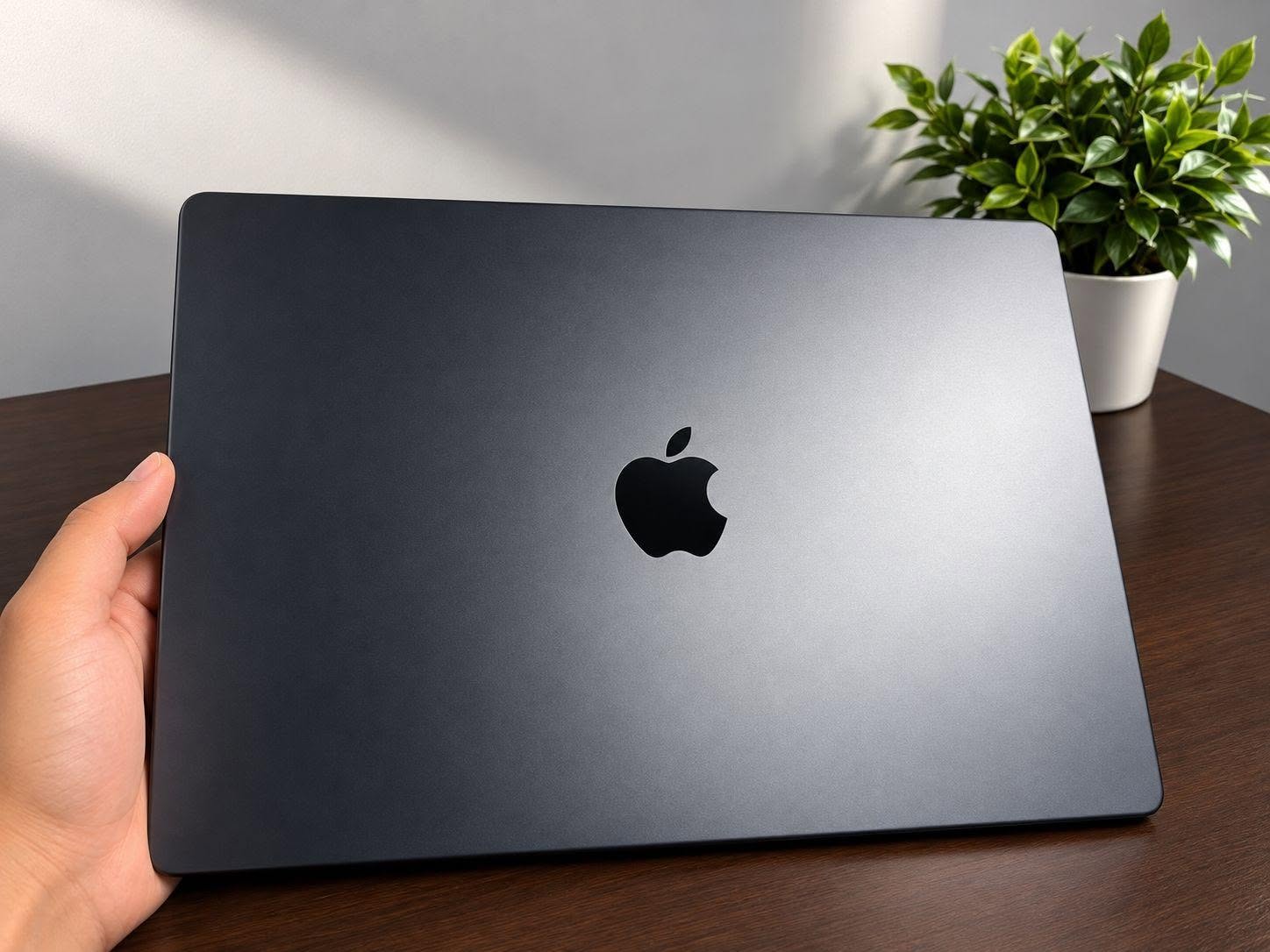 MacBook Pro M4 Pro, 11 charge cycles