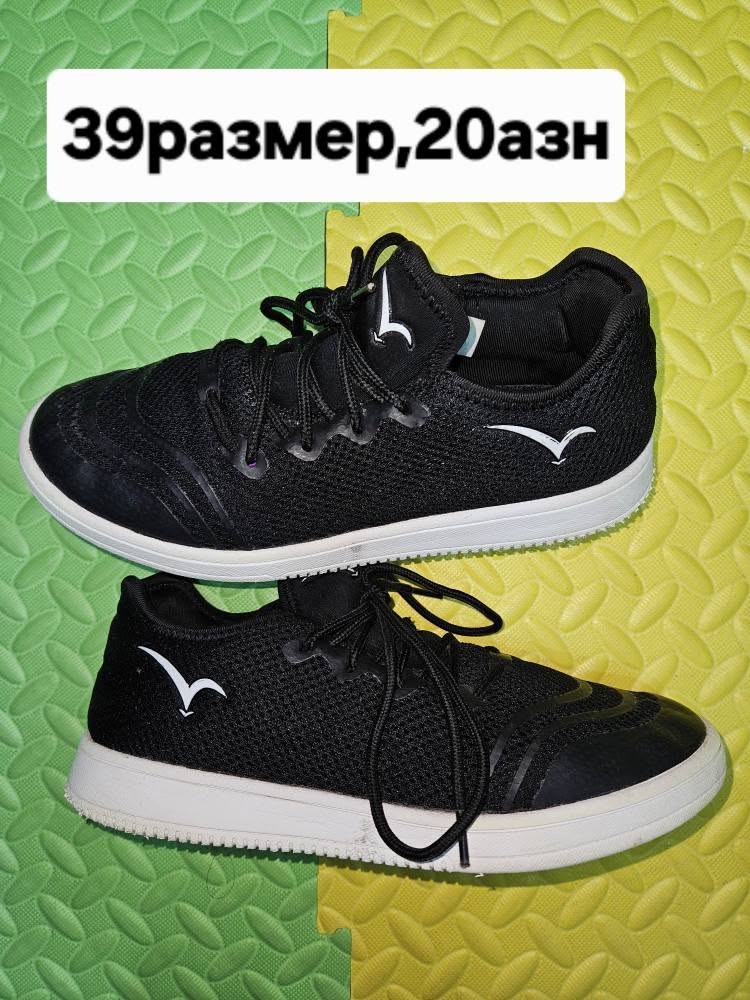 Вся обувь в идеальном состоянии.Ватсаб — 20₼
