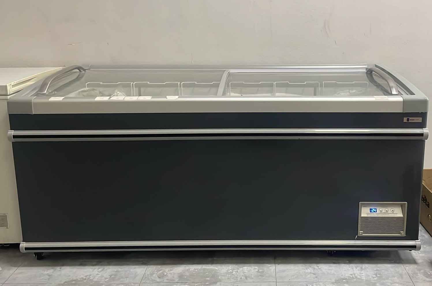 Продаётся холодильник фактически новый из магазина