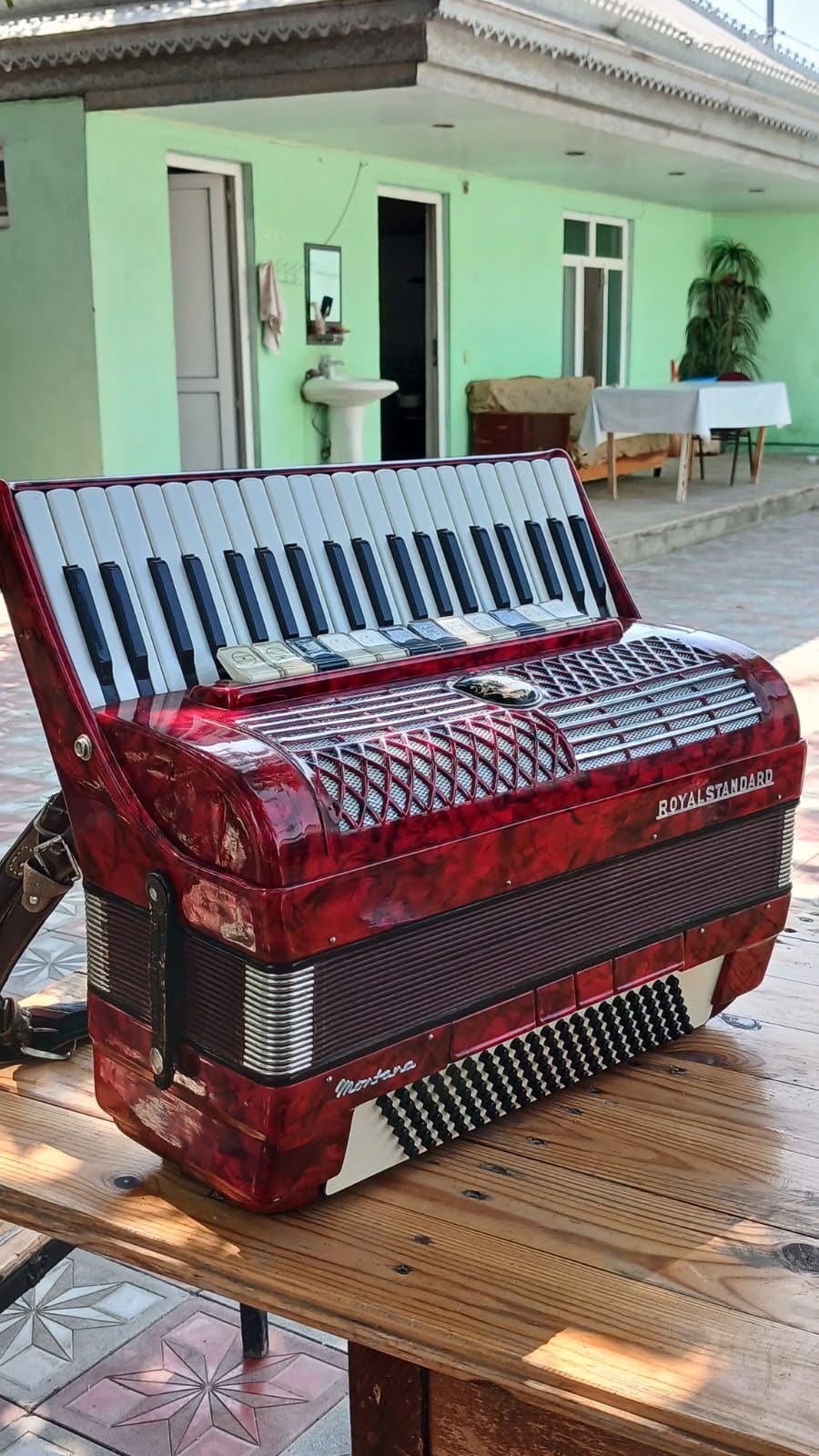 Akkordeon Royal-Standart Almaniya 12 registr, 120 bass