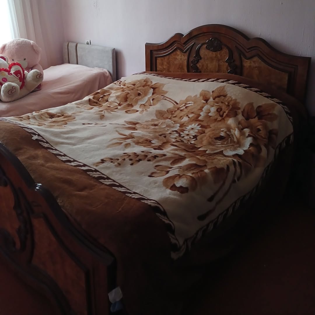 2-person bed, very good condition