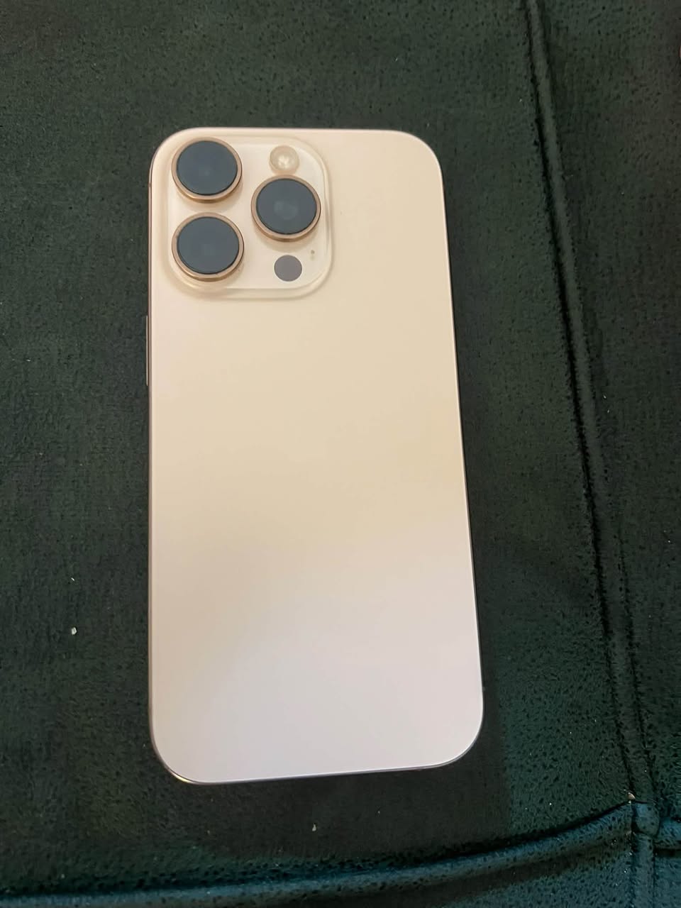 iPhone 16 Pro, Lombardiyada icarəyə verilir