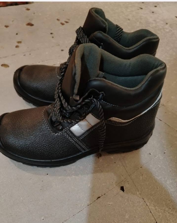 Work shoe, size 42