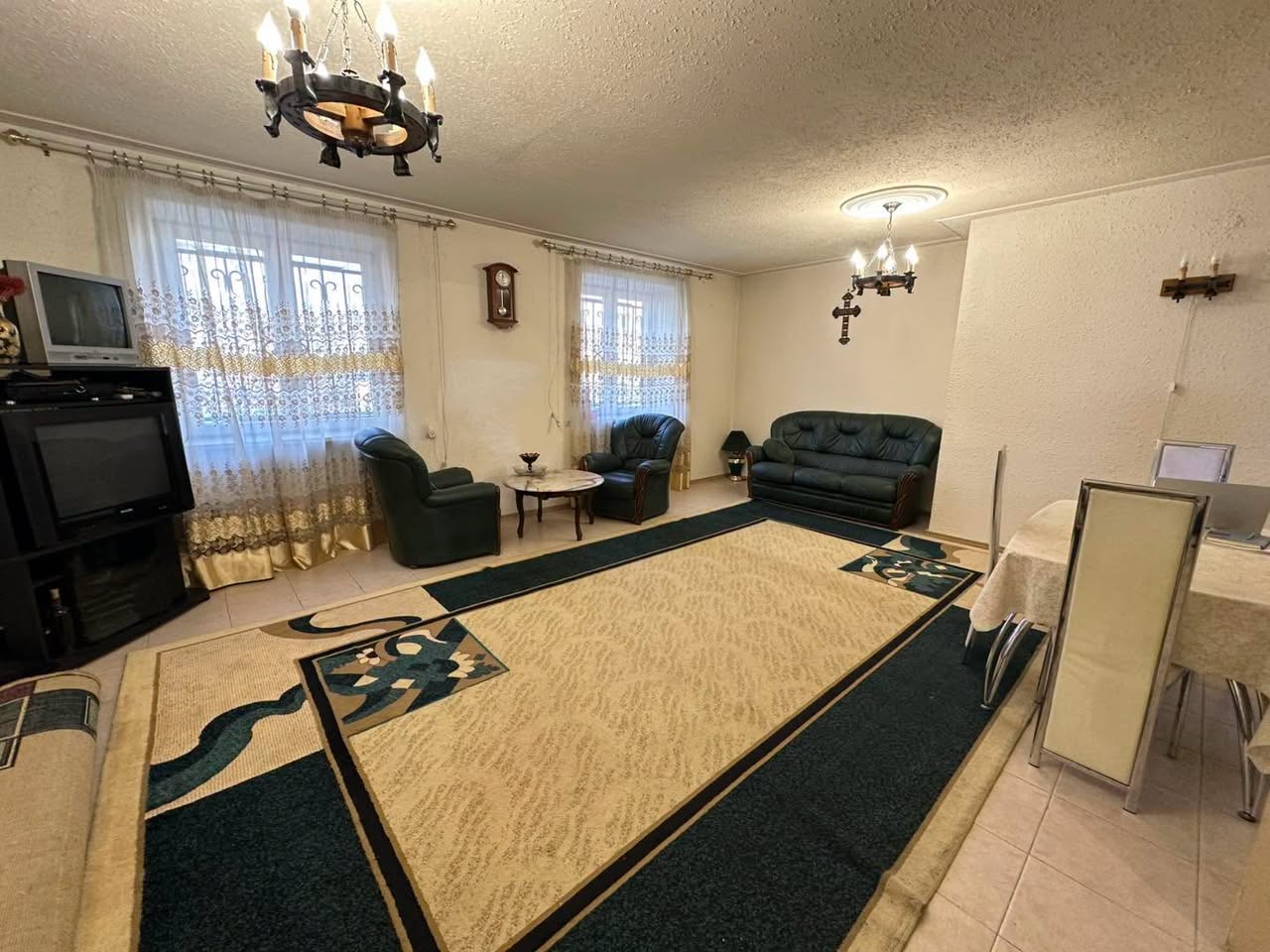 3 oda dairenin satışı, Erivan — $160,000