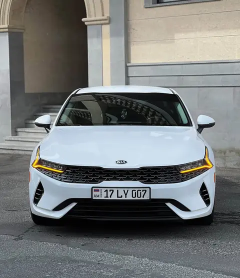 Kia K5 2020 — 13,000$