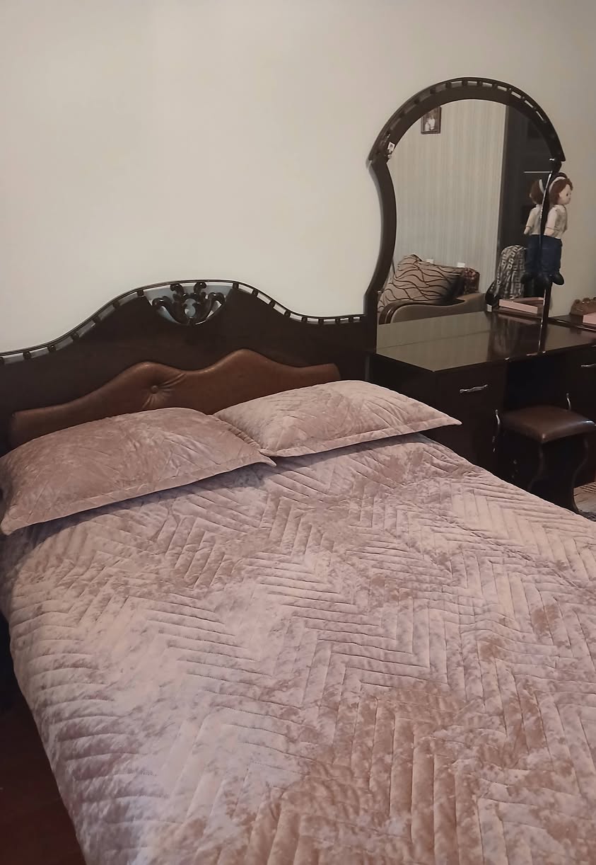 Bedroom set: bed and dresser with mirror