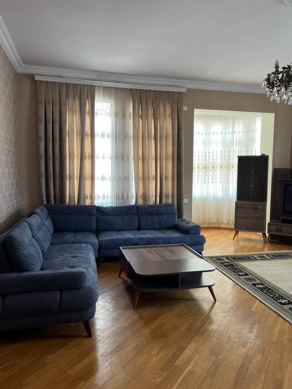 Сдаётся 4-комнатная квартира на пр. Азадлыг, — 1,400₼