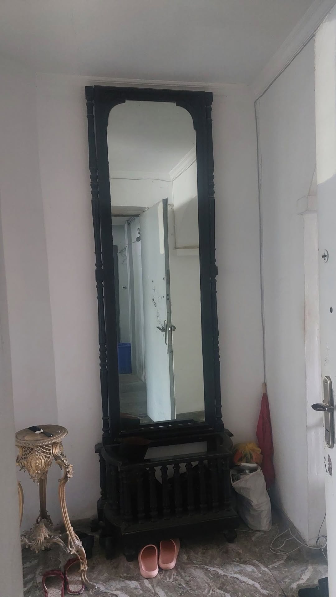 Təcili satılır antikvarı güzgü qiyməti 1000