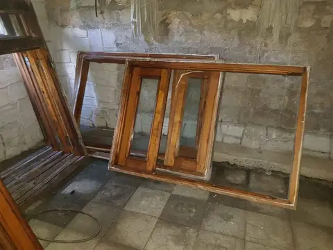 Elma değil, çam ağacının türüne göre 4 pencere ve 2 kapı