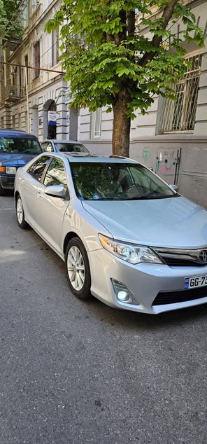 Toyota Camry araba 35$'a kiralanıyor