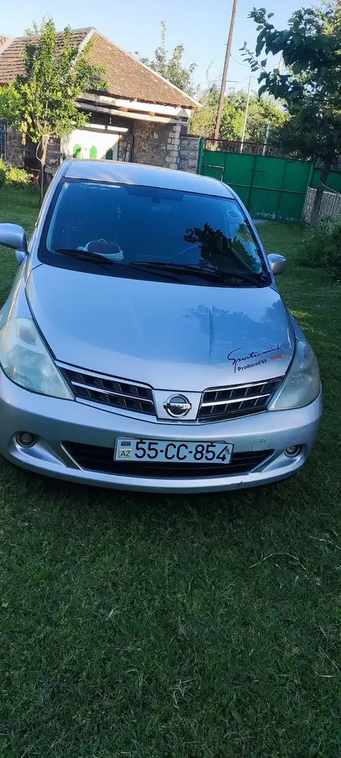 Nissan Tiida 2012