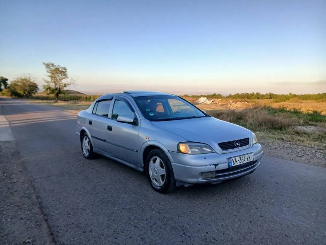Avtomobil 1998