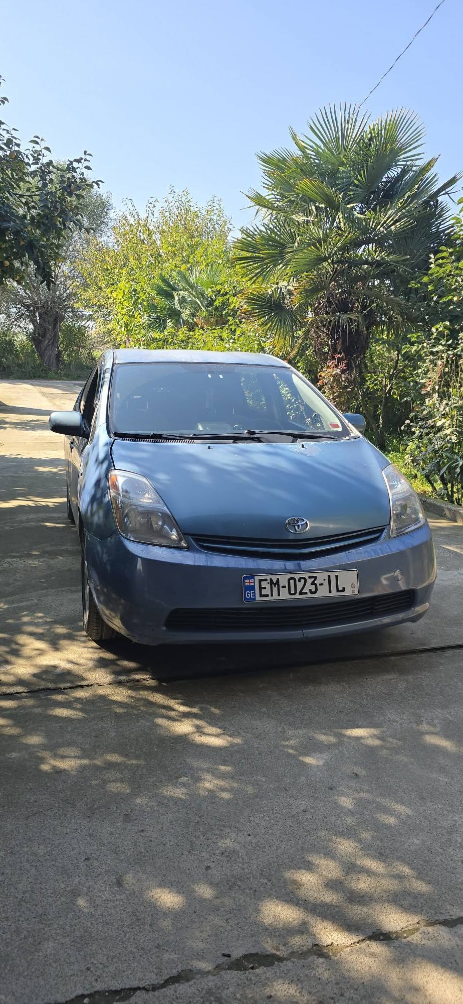 Mavi Toyota Prius hatchback