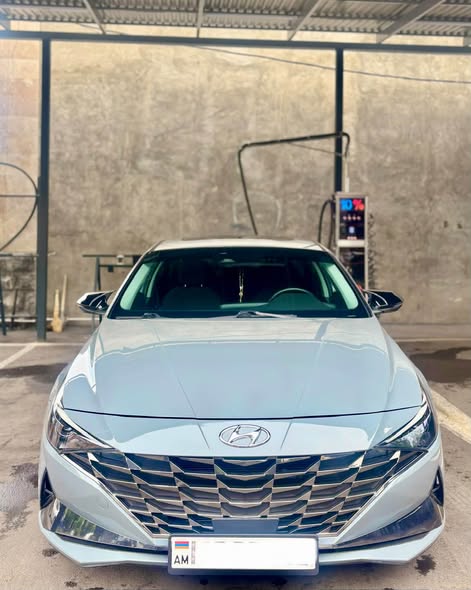 Hyundai Elantra — 16,300$