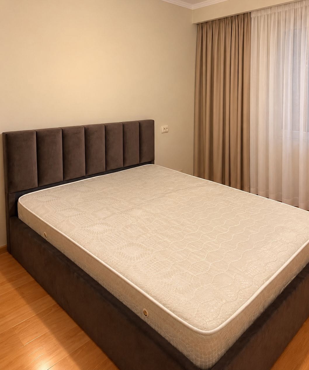 Yatak 160×200 için 500 lari, isteğe göre hazırlanır