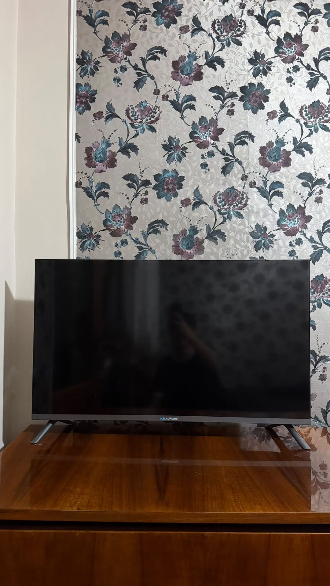 TV / Audio — 40,000 manat