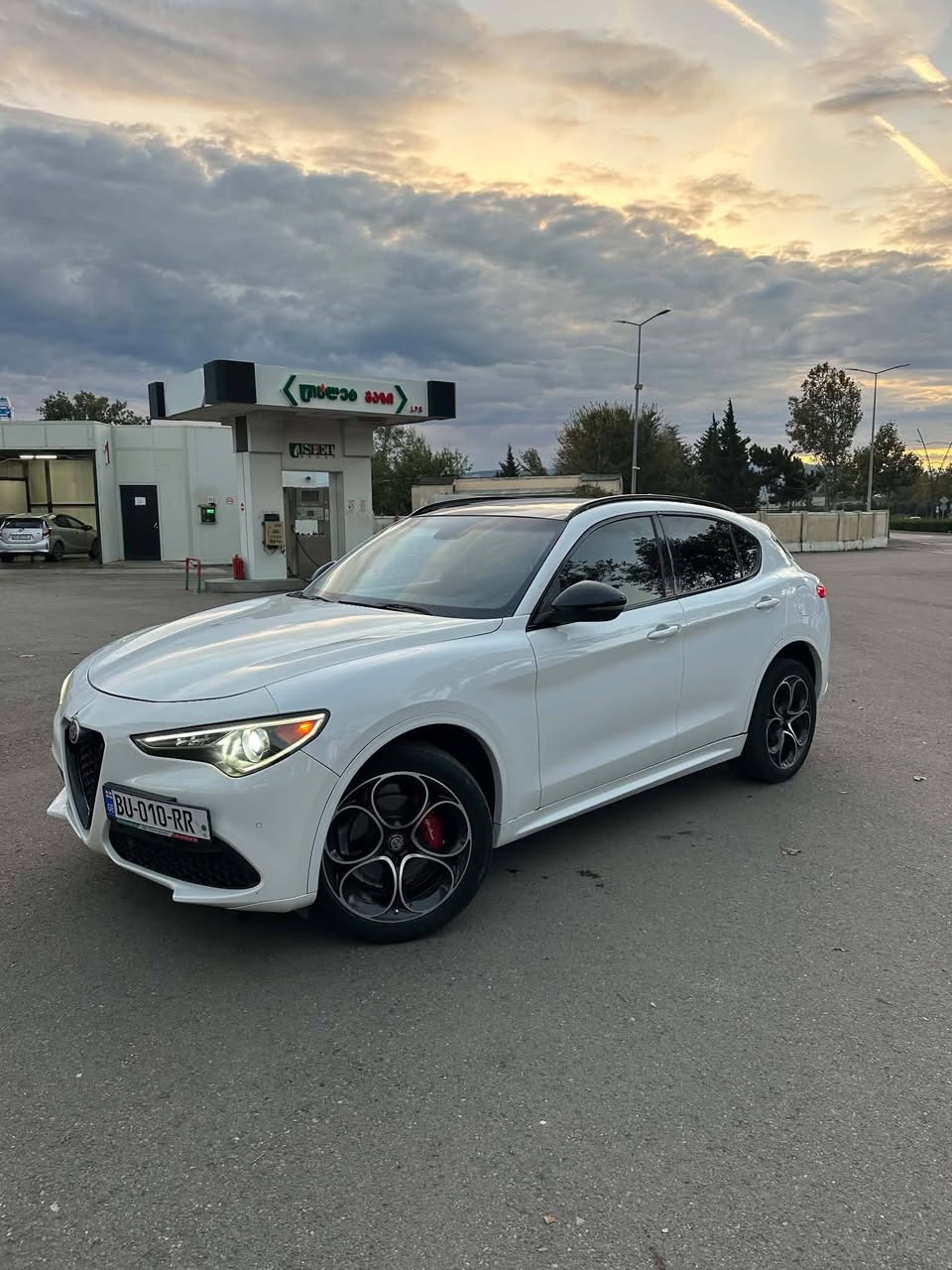 Alfa Romeo Stelvio 2018 — 15,300$