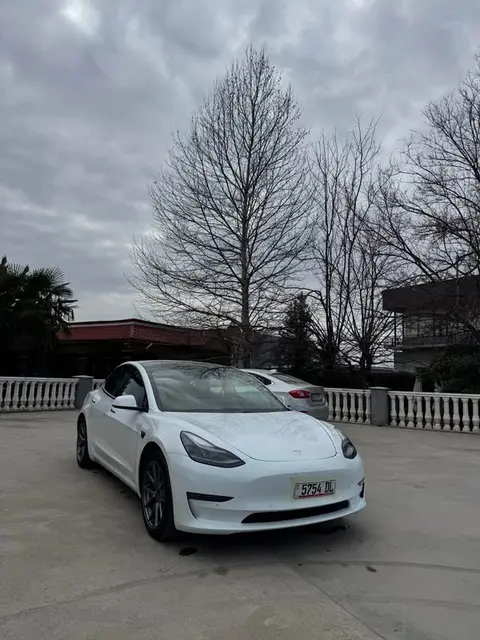 Tesla Model 3 2020