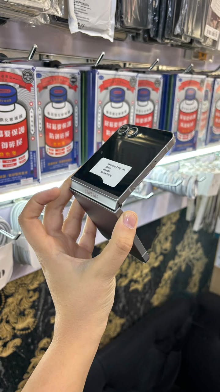 Samsung Z Flip 6 140.000 mükemmel durumdadır