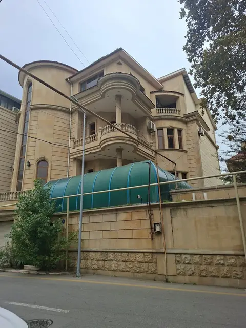 სახლი ეზოთი, ბაქო — 1,350,000 ₼