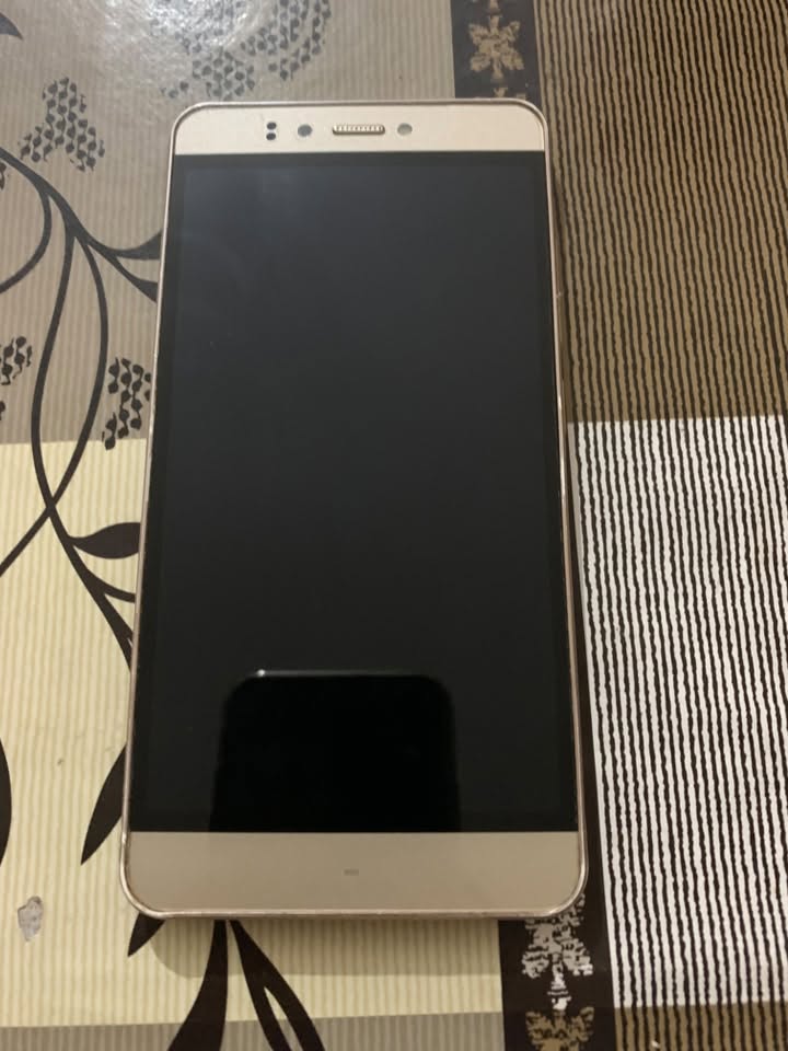 Satılır Prestigio muze D3 telefonu