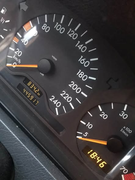 GAZ c180 1998 — 4,300$