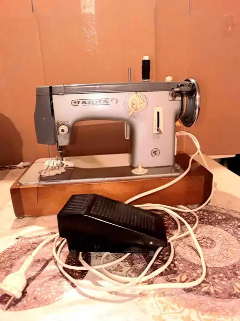 Chaika-2 sewing machine with electric drive