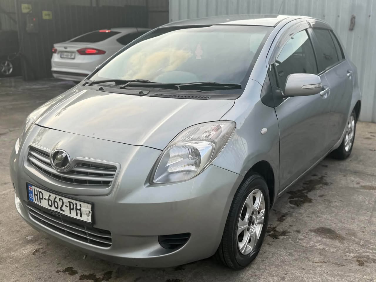 Toyota Vitz 2007 — 2,800$