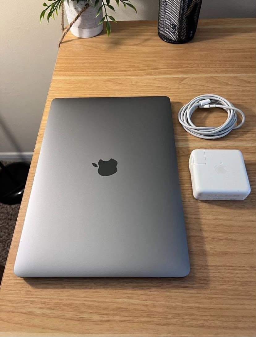 Վաճառվում է շտապ MacBook Pro 13" 2020