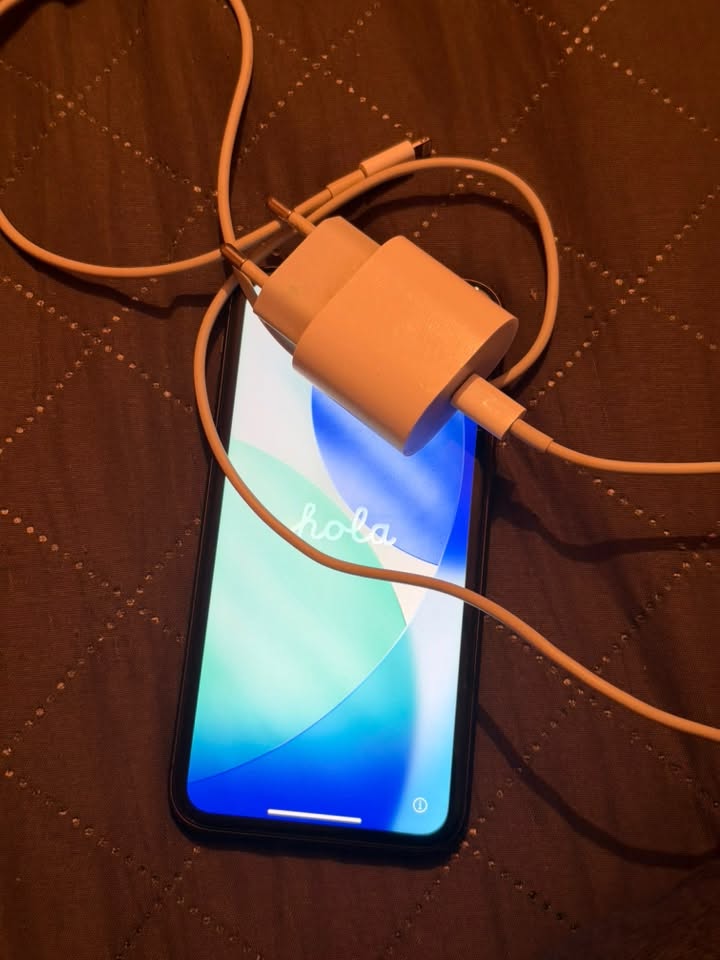 iPhone 11 for sale, good condition — 300₾