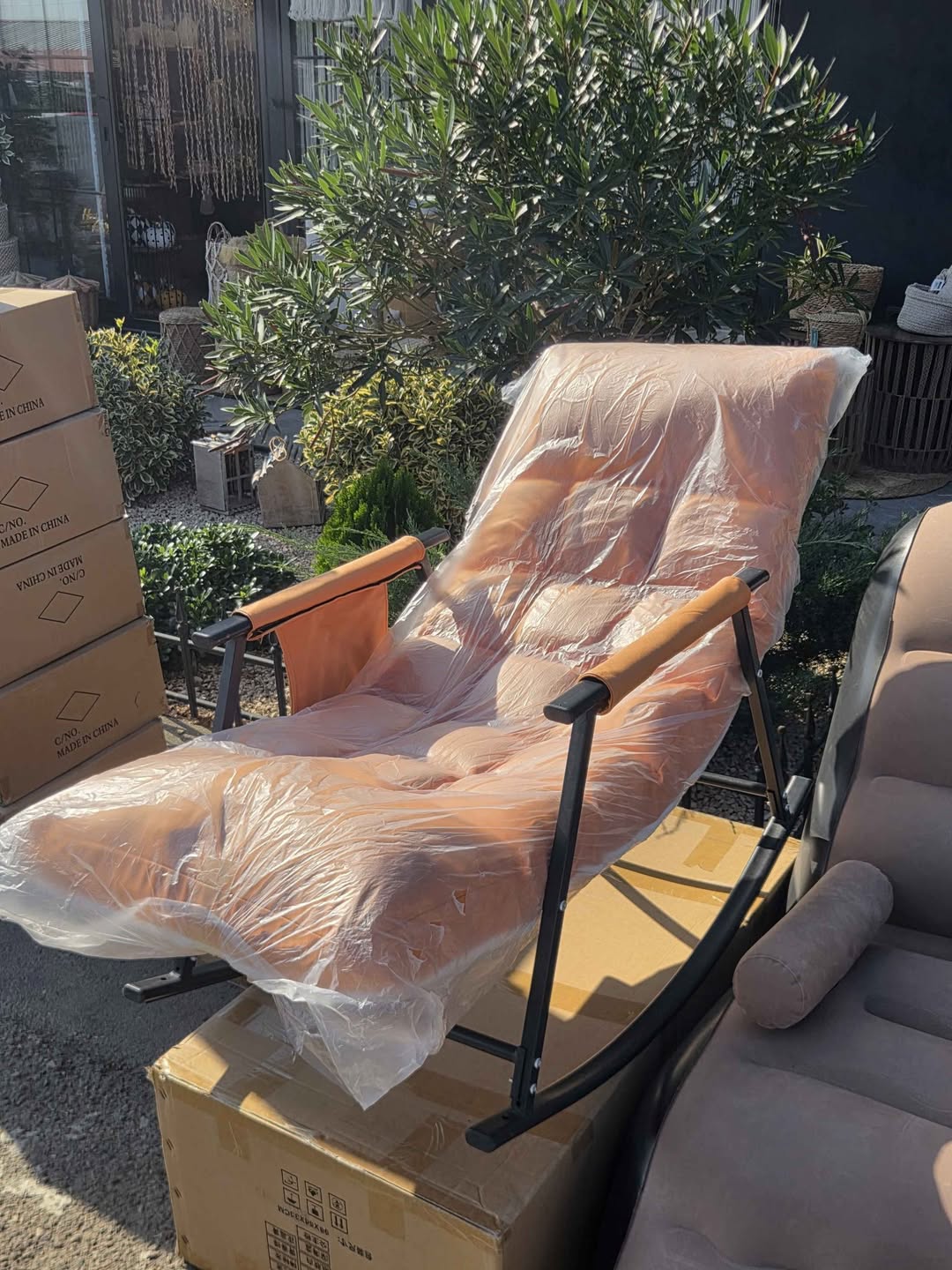 Adjustable chair, holds 180 kg
