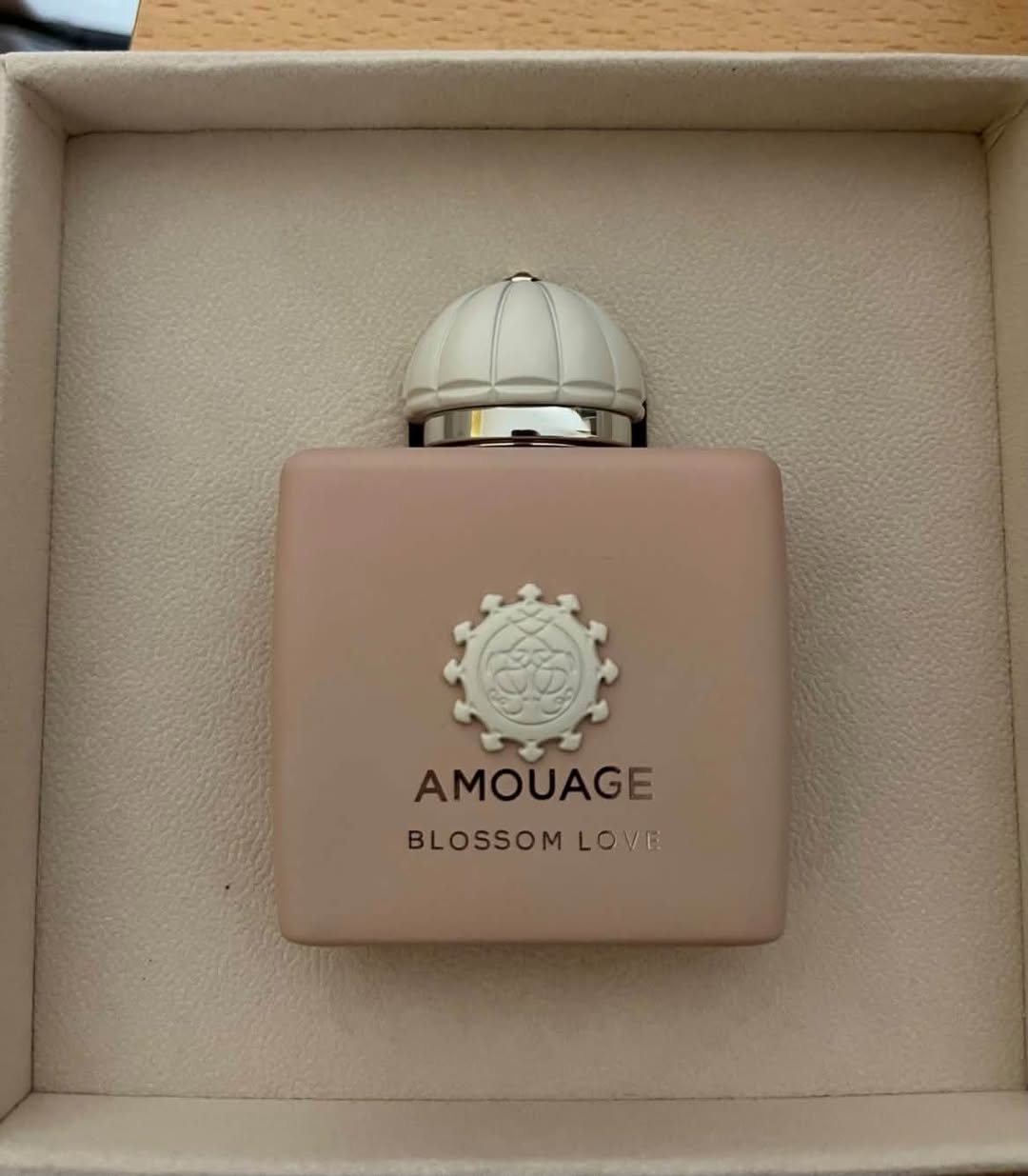 Парфюм Amouage Blossom Love, открытая коробка