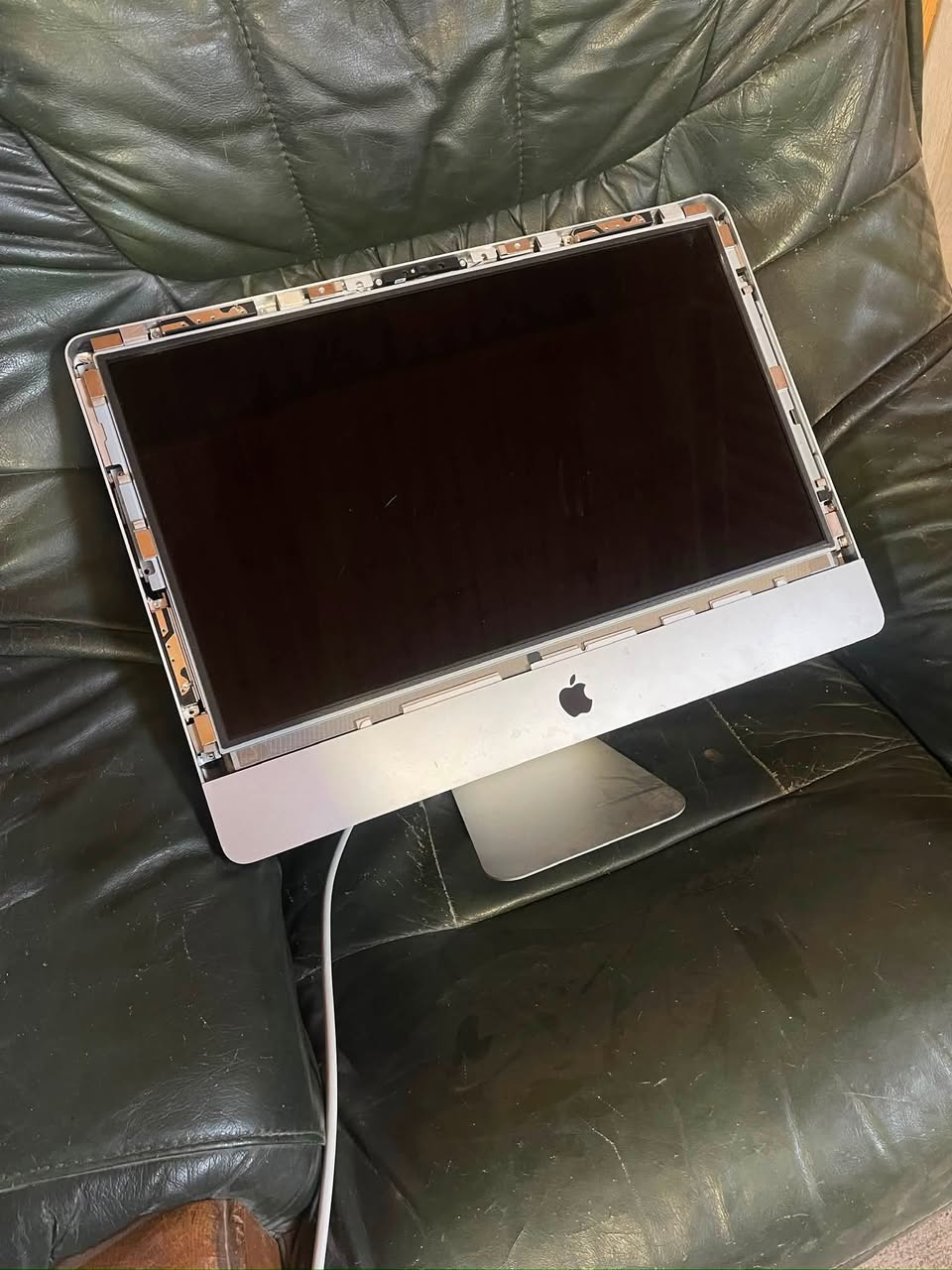 Продаю рабочий Apple iMac 21.5” (Mid 2011