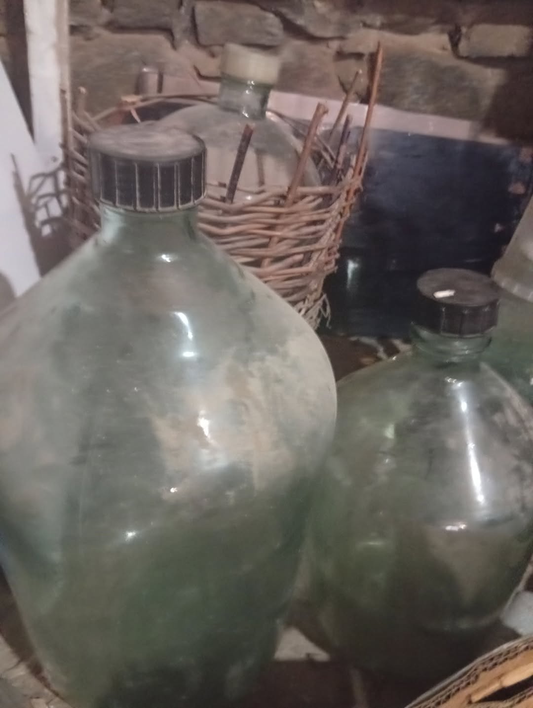 25 լիտր 8000 դր. 15 լիտր