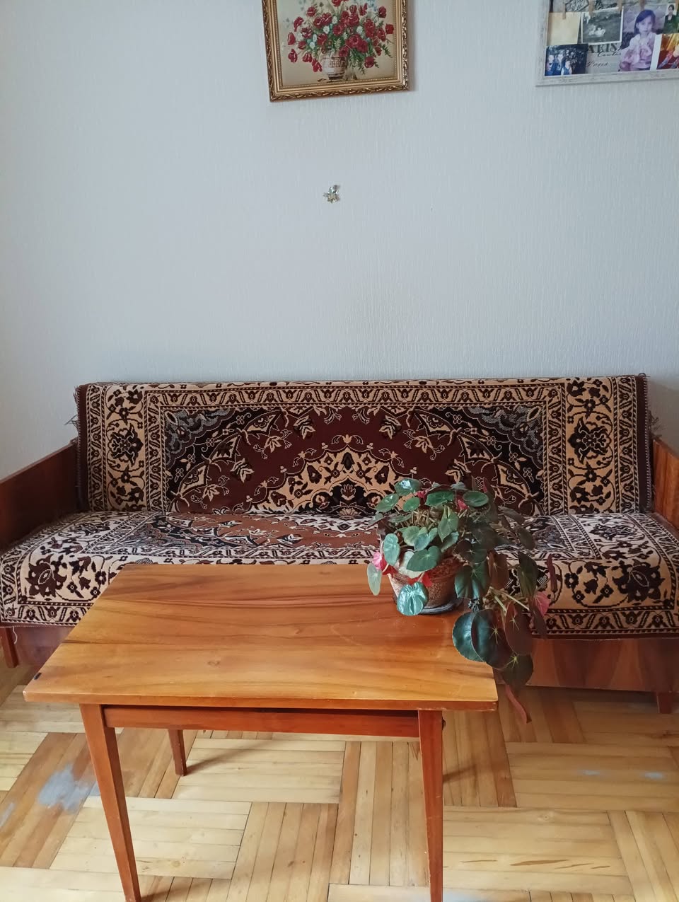 İkinci əl açılır divan, iki qapı ilə