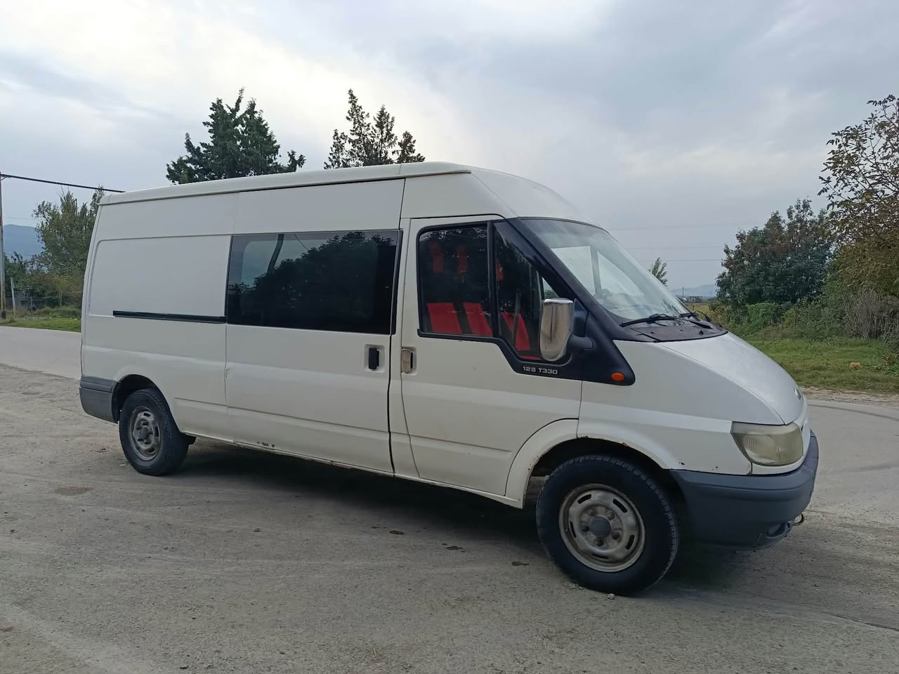 ფორდ ტრანზიტი 2002 წლის 2.4 მანქანა 5000-5800 დოლარი