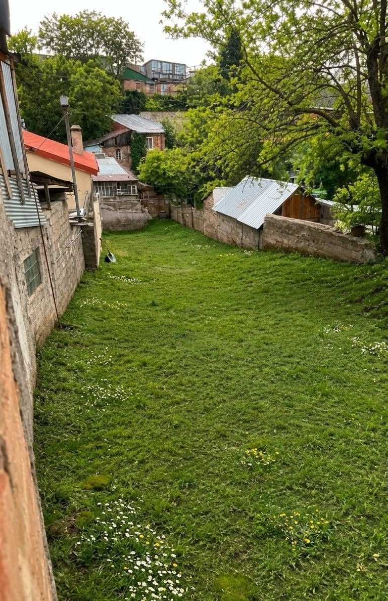Toprak Parçası, Tiflis