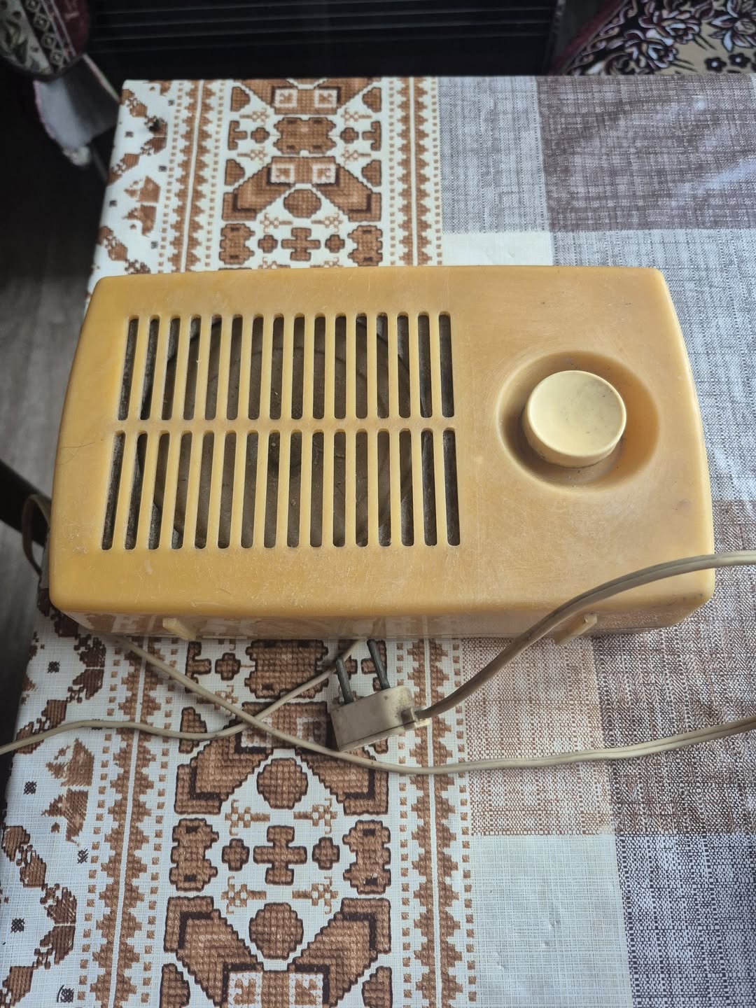 Vintage Bakelite radio