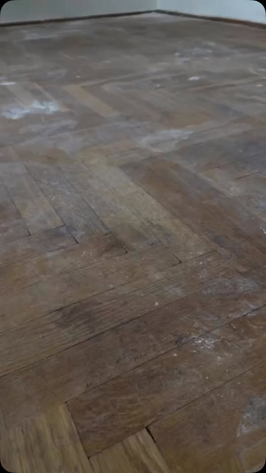 Eski ahşap zeminin tam bir dönüşümü 🤩